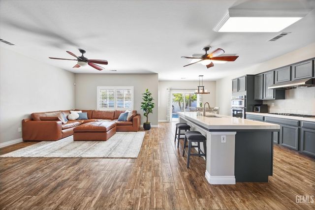 12701 Sable Point Drive, Bakersfield, CA 93312