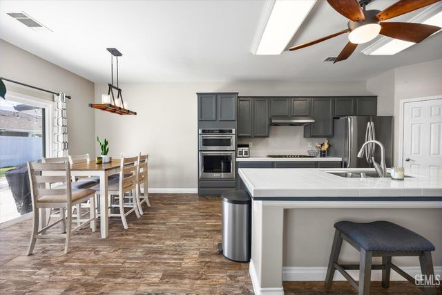 12701 Sable Point Drive, Bakersfield, CA 93312