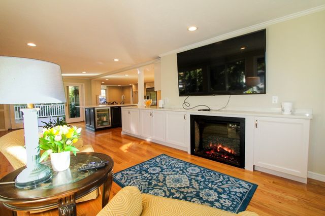 31 Governor Andrew Road, Hingham, MA 02043