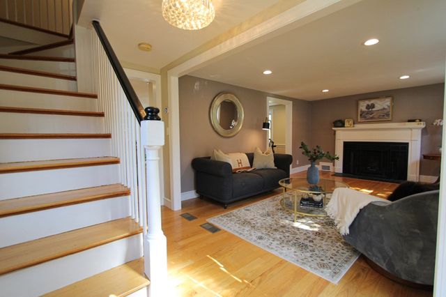 31 Governor Andrew Road, Hingham, MA 02043