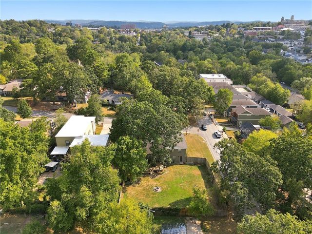 522 Hawthorn Street, Fayetteville, AR 72701