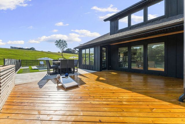 412 NW Cowan Avenue, Gentry, AR 72734