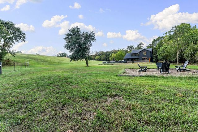 412 NW Cowan Avenue, Gentry, AR 72734