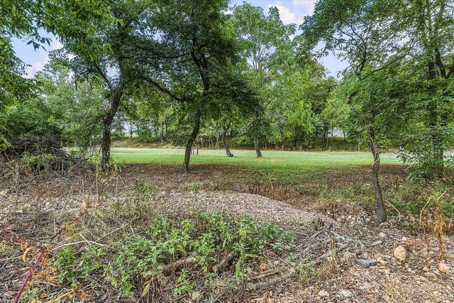 412 NW Cowan Avenue, Gentry, AR 72734