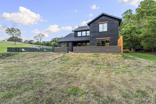 412 NW Cowan Avenue, Gentry, AR 72734