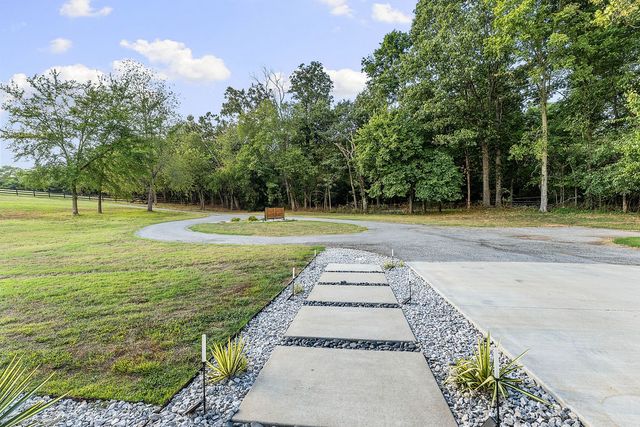 412 NW Cowan Avenue, Gentry, AR 72734