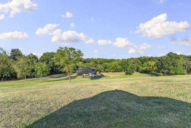 412 NW Cowan Avenue, Gentry, AR 72734