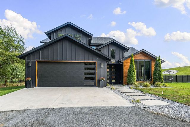 412 NW Cowan Avenue, Gentry, AR 72734