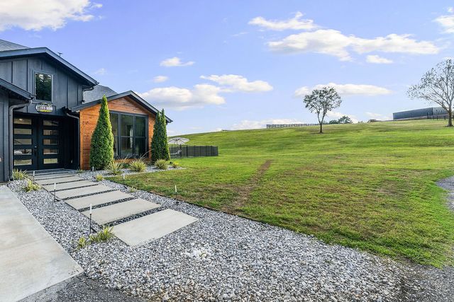 412 NW Cowan Avenue, Gentry, AR 72734