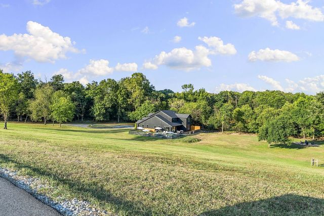 412 NW Cowan Avenue, Gentry, AR 72734