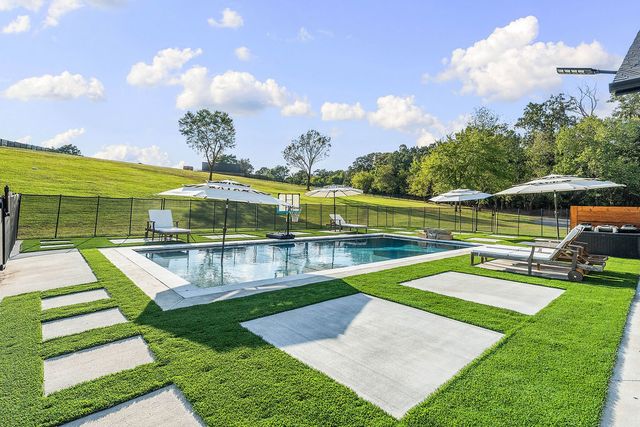 412 NW Cowan Avenue, Gentry, AR 72734