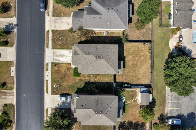 111 S Creekbend DR, Hutto, TX 78634