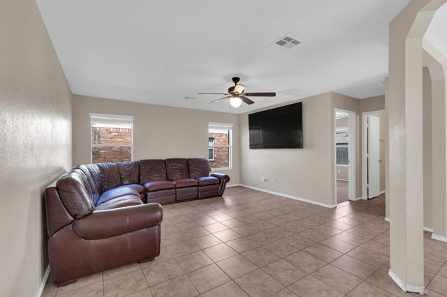 111 S Creekbend DR, Hutto, TX 78634