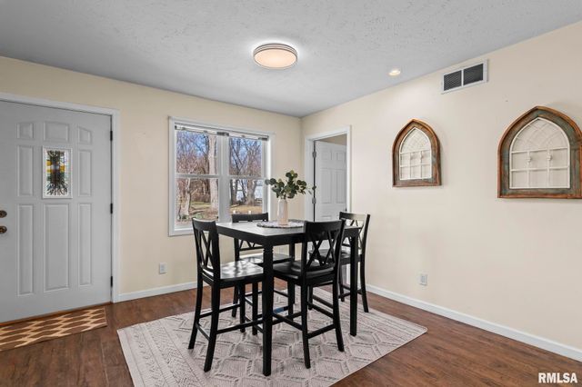 3765 Pet Cemetery Road, Springfield, IL 62707