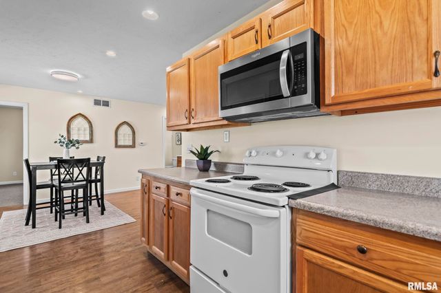 3765 Pet Cemetery Road, Springfield, IL 62707