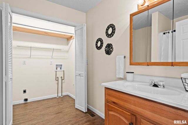 3765 Pet Cemetery Road, Springfield, IL 62707