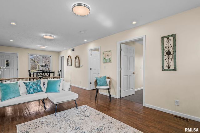 3765 Pet Cemetery Road, Springfield, IL 62707