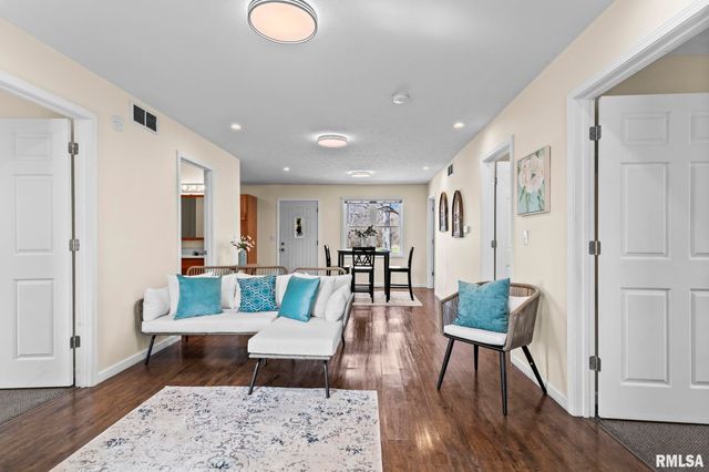 3765 Pet Cemetery Road, Springfield, IL 62707