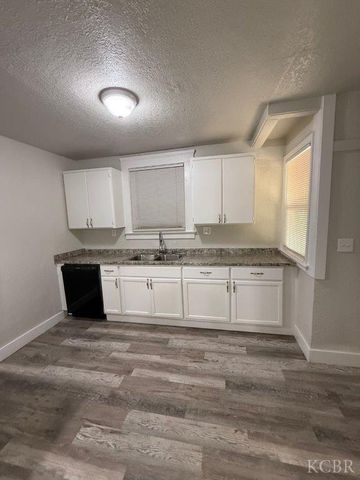 2901 E Olive Avenue, Fresno, CA 93701