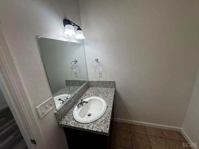 2901 E Olive Avenue, Fresno, CA 93701
