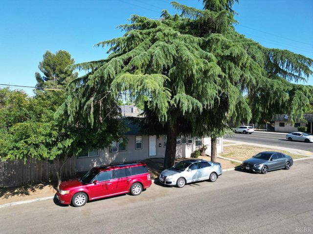 2901 E Olive Avenue, Fresno, CA 93701
