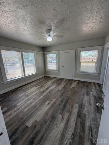 2901 E Olive Avenue, Fresno, CA 93701