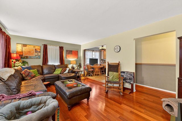 7849 Pershing BOULEVARD, Kenosha, WI 53142