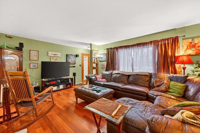 7849 Pershing BOULEVARD, Kenosha, WI 53142