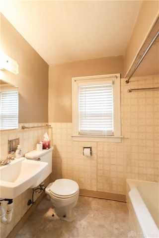 2200 Kensington Drive, Dayton, OH 45406