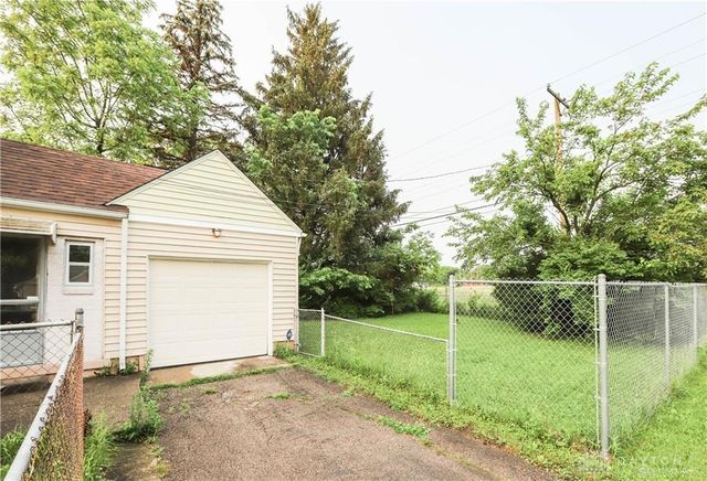 2200 Kensington Drive, Dayton, OH 45406