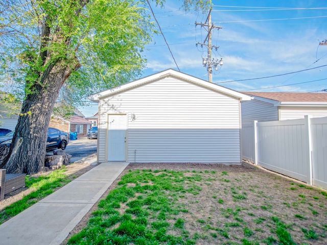 105 N 12th Avenue, Melrose Park, IL 60160