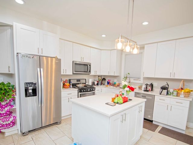 105 N 12th Avenue, Melrose Park, IL 60160