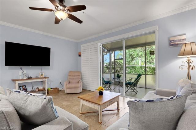 1289 Oxford LN 228, Naples, FL 34105