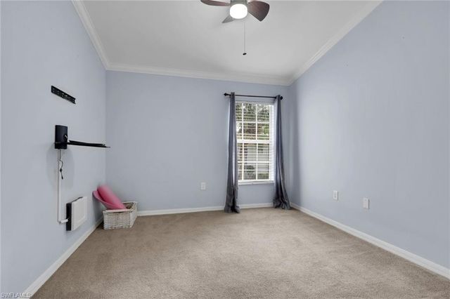 1289 Oxford LN 228, Naples, FL 34105