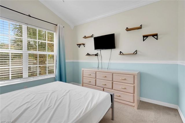 1289 Oxford LN 228, Naples, FL 34105