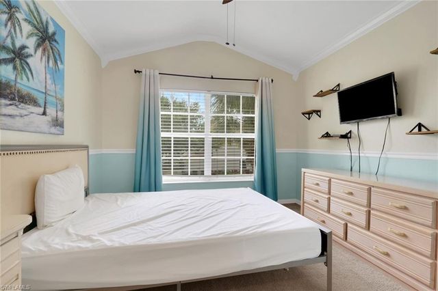 1289 Oxford LN 228, Naples, FL 34105