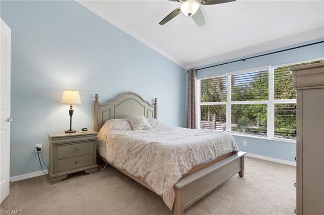 1289 Oxford LN 228, Naples, FL 34105