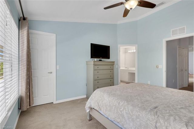 1289 Oxford LN 228, Naples, FL 34105