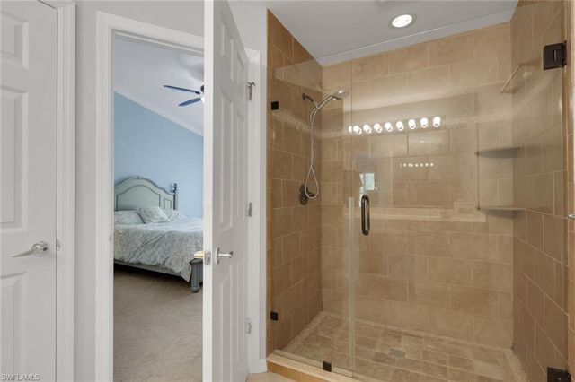 1289 Oxford LN 228, Naples, FL 34105