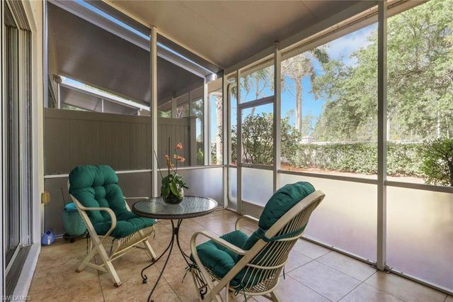 1289 Oxford LN 228, Naples, FL 34105