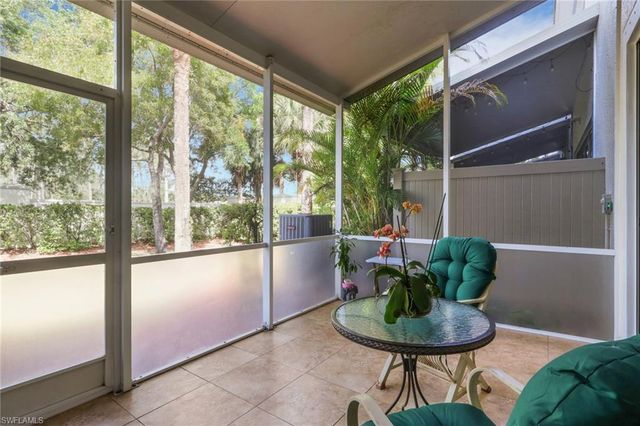 1289 Oxford LN 228, Naples, FL 34105