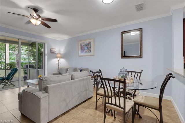 1289 Oxford LN 228, Naples, FL 34105