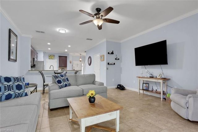 1289 Oxford LN 228, Naples, FL 34105