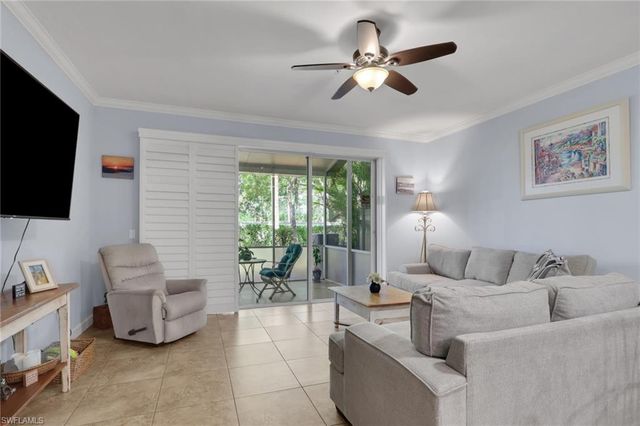 1289 Oxford LN 228, Naples, FL 34105