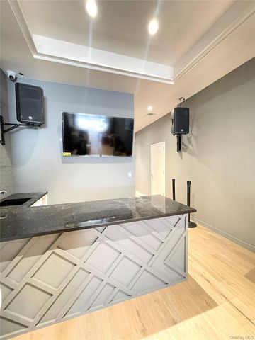 74 Hillside Avenue, Williston Park, NY 11596