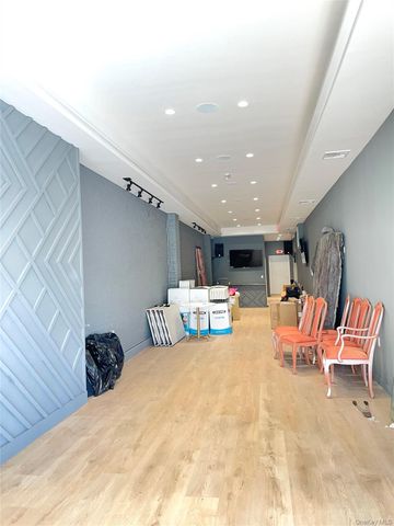 74 Hillside Avenue, Williston Park, NY 11596