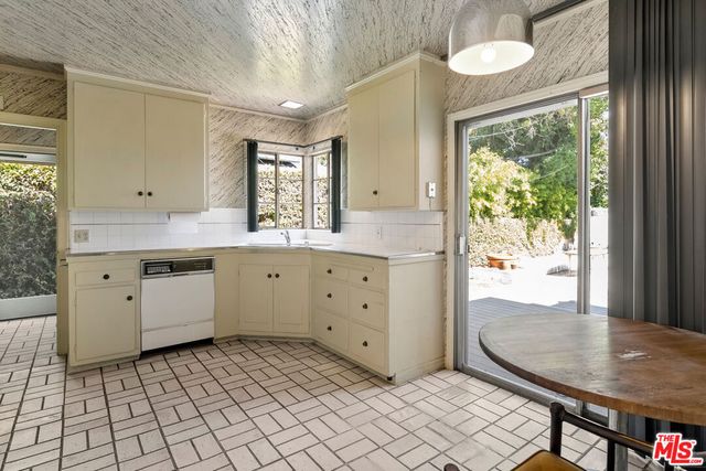 4740 Placidia Avenue, Toluca Lake, CA 91602