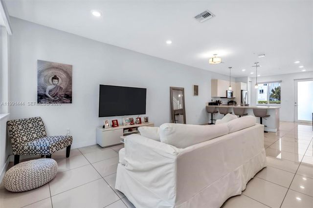 6416 NW 102nd Ct 118, Doral, FL 33178