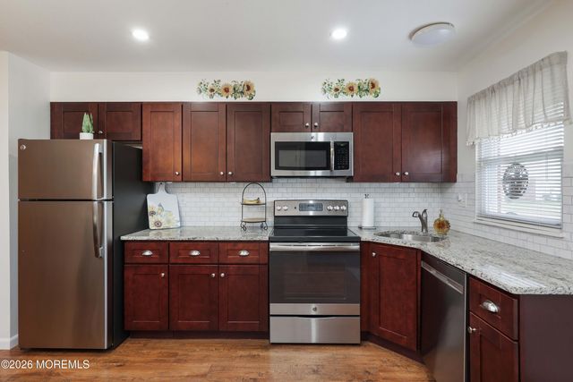 341C Canterbury Court, Lakewood, NJ 08701