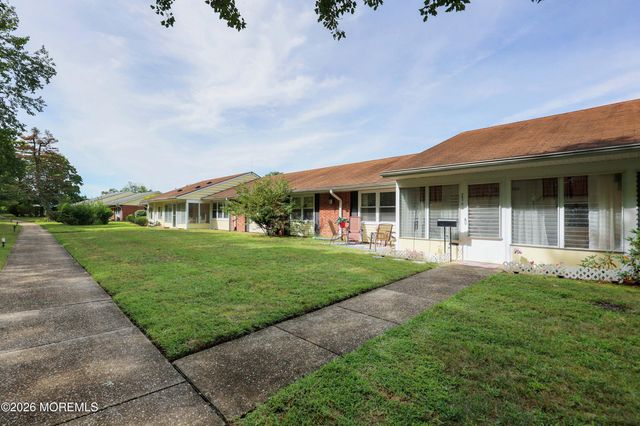341C Canterbury Court, Lakewood, NJ 08701